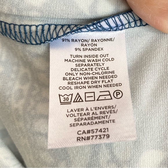 Ann Taylor 3/4 Sleeve Floral Blue Ivory Rayon Stretch Shirt Top Size Medium NWT - Picture 8 of 9